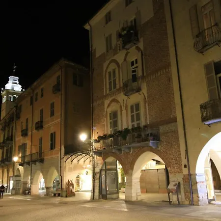 Con Terrazza Nel Centro Storico. * Cuneo