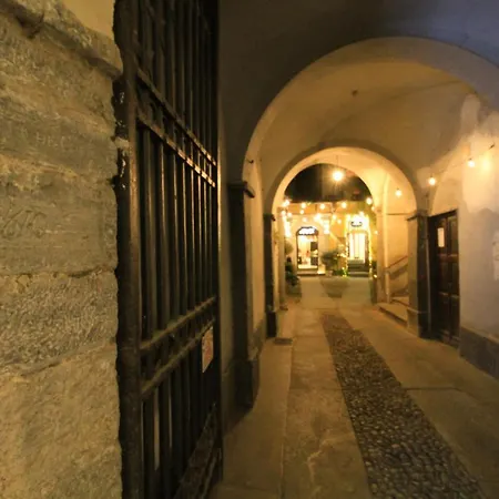 Lägenhet Con Terrazza Nel Centro Storico. Cuneo
